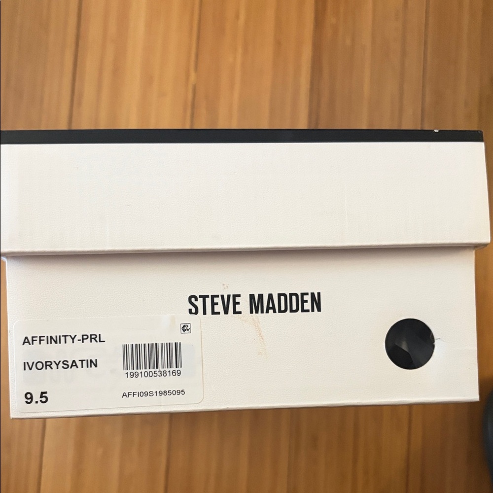 Steve Madden Affinity Ivory Pearl-Ruffle Stiletto Mules - Picture 2 of 6